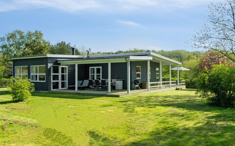 Matilde - 390M from the Sea: Toit, Maison, Domicile, Chalet, Siding, Biens, Allée, Batiments Jardin, Cour, Cabanon