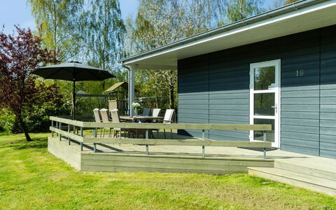 Matilde - 390M from the Sea: Toit, Maison, Domicile, Chalet, Siding, Biens, Allée, Batiments Jardin, Cour, Cabanon