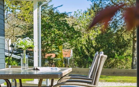 Matilde - 390M from the Sea: Toit, Maison, Domicile, Chalet, Siding, Biens, Allée, Batiments Jardin, Cour, Cabanon