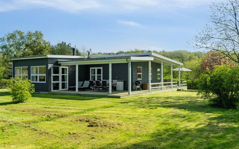 Matilde - 390M from the Sea: Toit, Maison, Domicile, Chalet, Siding, Biens, Allée, Batiments Jardin, Cour, Cabanon