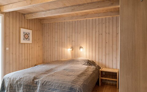 Akule - 6Km from the Sea: Sol, Sol, Mur, Design Intérieur, Bois, Plafond, Chambre, Lit, Pièce, Meubles
