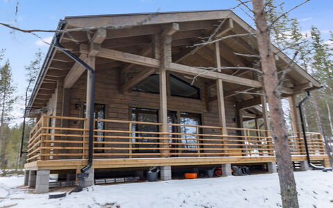 Villa Korpi: Bois, Chalet, Cabane En Rondins, Siding, Dur, Planche, Porche, Lumber, Tache De Bois, L'Hiver