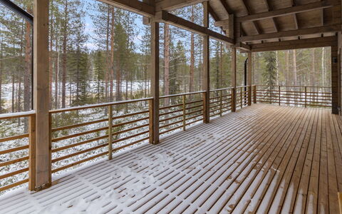 Villa Korpi: Bois, Dur, Parquet, Planche, Plate-Forme, Matériau Naturel, Porche, Tache De Bois, Lumber, Daylighting