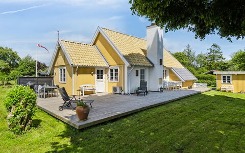 Jelko - 375M from the Sea: Maison, Toit, Domicile, Chalet, Arbuste, Couverture De Sol, Biens, Ferme, Siding, Batiments Jardin