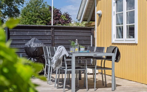 Jelko - 375M from the Sea: Maison, Toit, Domicile, Chalet, Arbuste, Couverture De Sol, Biens, Ferme, Siding, Batiments Jardin