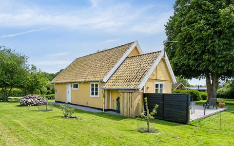 Jelko - 375M from the Sea: Maison, Toit, Domicile, Chalet, Arbuste, Couverture De Sol, Biens, Ferme, Siding, Batiments Jardin