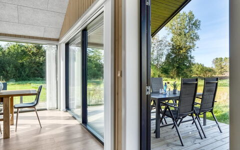 Elik - 500M from the Sea: Maison, Domicile, Porte, Toit, Chalet, Biens, Jardin, Ombre, Siding, Cour