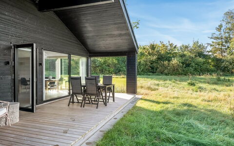 Elik - 500M from the Sea: Maison, Domicile, Porte, Toit, Chalet, Biens, Jardin, Ombre, Siding, Cour