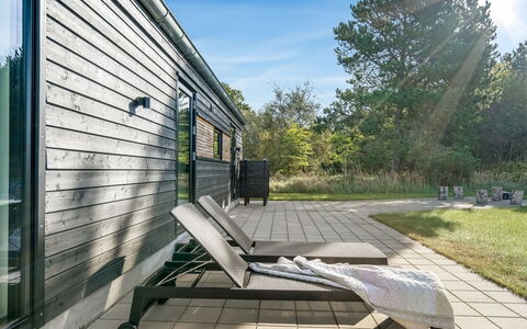 Elik - 500M from the Sea: Maison, Domicile, Porte, Toit, Chalet, Biens, Jardin, Ombre, Siding, Cour