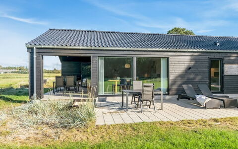 Elik - 500M from the Sea: Maison, Domicile, Porte, Toit, Chalet, Biens, Jardin, Ombre, Siding, Cour