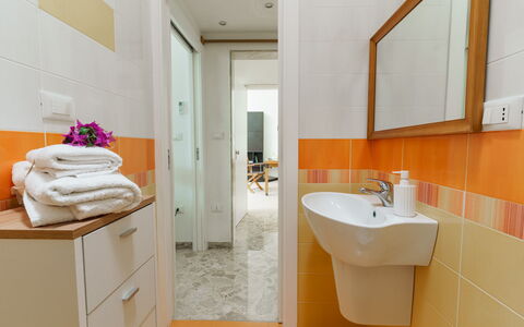 La Maison De Rosetta: Sol, Luminaire Plomberie, Design Intérieur, Sol, Lavabo, Évier, Salle De Bains, Robinet, Plomberie, Pièce