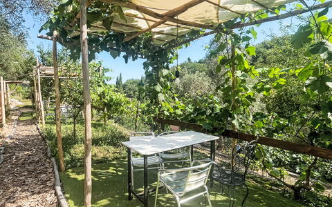 Molini di Prelà 42: Ombre, Jardin, Structure En Plein Air, Pergola, Arrière-Cour, Cour, Plantation, Eco Hôtel, Mobilier De Jardin