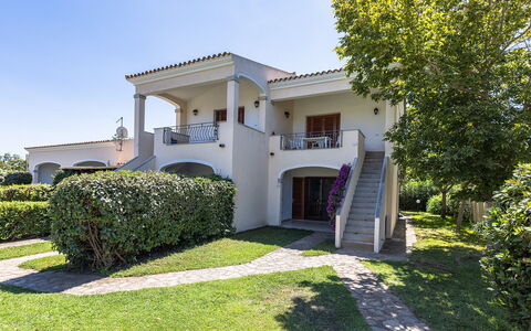 Budoni Homes Seaside, Ac And Bike: Domicile, Biens, Manoir, Hacienda, Colonne, Ombre, Villa, Aménagement Paysager, Cour, Balcon