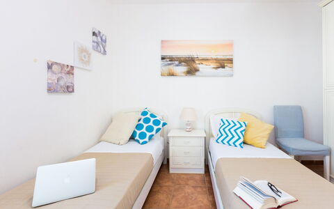 Appartamento Lido Specchiolla: Meubles, Design Intérieur, Sol, Sol, Pièce, Appartement, Oreiller, Throw Pillow, Chambre, Lit