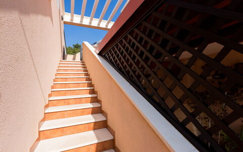 Appartamento Lido Specchiolla: Bois, Composite, Tache De Bois, Balustrade, Daylighting, Escaliers, Balcon