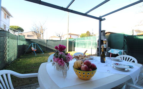 Villetta Elena, Ac, Wifi, Lido Degli Scacchi: Meubles, Chaise, Mobilier De Jardin, Ombre, Tableau De Plein Air, Arrière-Cour, Pot De Fleur, Jardin, Structure En Plein Air, Plante D'Appartement