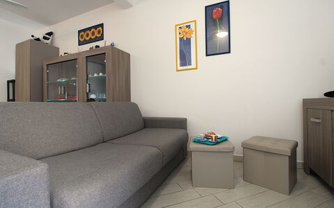 Villetta Elena, Ac, Wifi, Lido Degli Scacchi: Meubles, Design Intérieur, Canapé, Sol, Sol, Bois, Pièce, Salon, Appartement, Éclairage