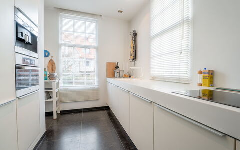 Chante le Coq: Sol, Design Intérieur, Comptoir, Cuisine, Sol, Cabinetry, Plafond, Appareil De Cuisine, Luminaire Plomberie, Domicile