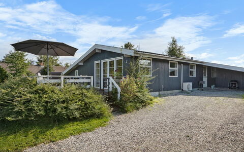 Maylin - 350M from the Sea: Biens, Ombre, Allée, Ferme