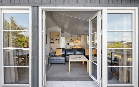 Maylin - 350M from the Sea: Biens, Ombre, Allée, Ferme