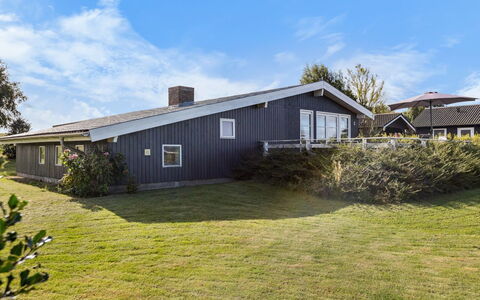 Maylin - 350M from the Sea: Biens, Ombre, Allée, Ferme