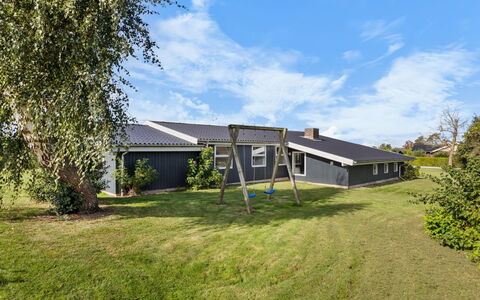 Maylin - 350M from the Sea: Biens, Ombre, Allée, Ferme