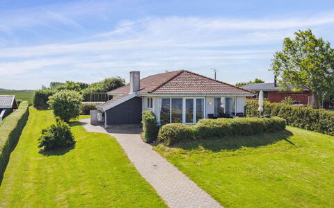 Matthias - 300M from the Sea: Bleu, Arbuste, Chalet, Couverture De Sol, Jardin, Biens, Ombre, Aménagement Paysager, Ferme, Eco Hôtel