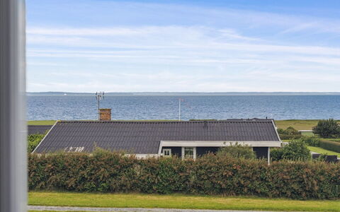 Matthias - 300M from the Sea: Bleu, Arbuste, Chalet, Couverture De Sol, Jardin, Biens, Ombre, Aménagement Paysager, Ferme, Eco Hôtel