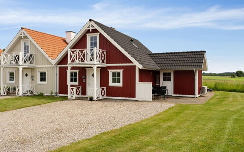 Sakari - 375M from the Sea: Maison, Toit, Domicile, Chalet, Arbuste, Couverture De Sol, Biens, Ferme, Siding, Batiments Jardin