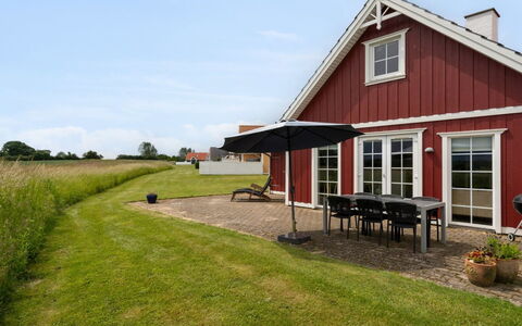 Sakari - 375M from the Sea: Maison, Toit, Domicile, Chalet, Arbuste, Couverture De Sol, Biens, Ferme, Siding, Batiments Jardin