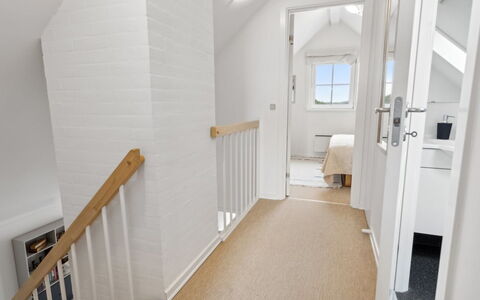 Sakari - 375M from the Sea: Maison, Toit, Domicile, Chalet, Arbuste, Couverture De Sol, Biens, Ferme, Siding, Batiments Jardin