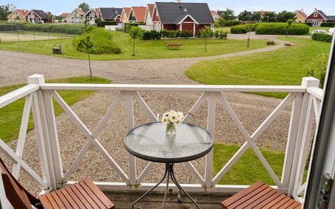 Sakari - 375M from the Sea: Maison, Toit, Domicile, Chalet, Arbuste, Couverture De Sol, Biens, Ferme, Siding, Batiments Jardin