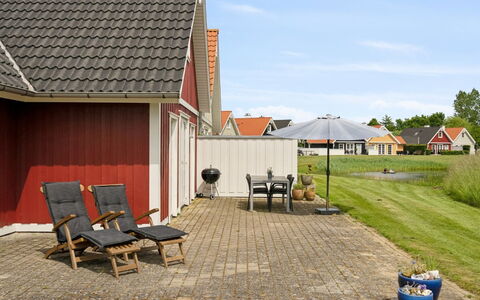Sakari - 375M from the Sea: Maison, Toit, Domicile, Chalet, Arbuste, Couverture De Sol, Biens, Ferme, Siding, Batiments Jardin