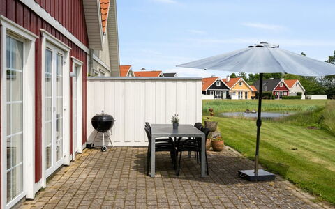 Sakari - 375M from the Sea: Maison, Toit, Domicile, Chalet, Arbuste, Couverture De Sol, Biens, Ferme, Siding, Batiments Jardin
