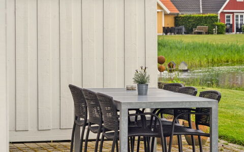 Sakari - 375M from the Sea: Maison, Toit, Domicile, Chalet, Arbuste, Couverture De Sol, Biens, Ferme, Siding, Batiments Jardin