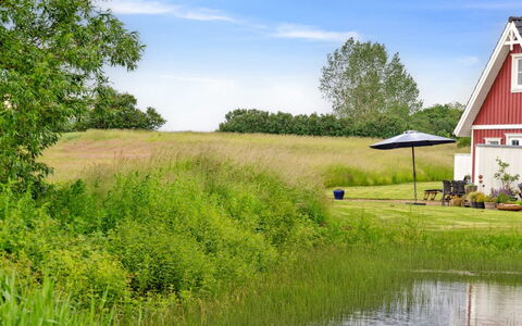 Sakari - 375M from the Sea: Maison, Toit, Domicile, Chalet, Arbuste, Couverture De Sol, Biens, Ferme, Siding, Batiments Jardin