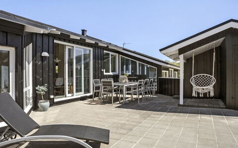 Erma - 125M from the Sea: Meubles, Design Intérieur, Chaise, Sol, Table, Recours, Sol, Plafond, Pièce, Eco Hôtel