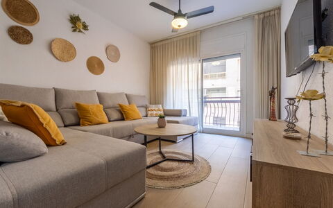 Valencia: Appartement, Balcon, Recours, Eco Hôtel, Ombre, Chaise, Condominium, Hôtel, Mobilier De Jardin