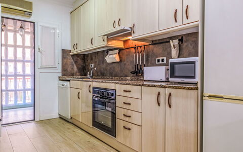 Valencia: Appartement, Balcon, Recours, Eco Hôtel, Ombre, Chaise, Condominium, Hôtel, Mobilier De Jardin