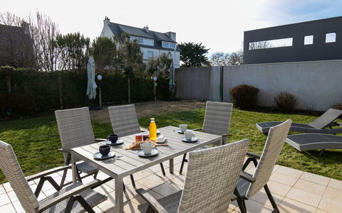 Villa de la Paix: Meubles, Mobilier De Jardin, Table, Chaise, Table Cuisine Et Salle A Manger, Tableau De Plein Air, Domicile, Patio, Table Basse, Jardin