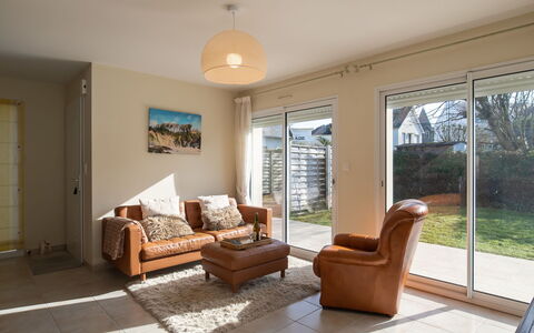 Villa de la Paix: Meubles, Sol, Design Intérieur, Mur, Sol, Canapé, Bois, Domicile, Salon, Plafond