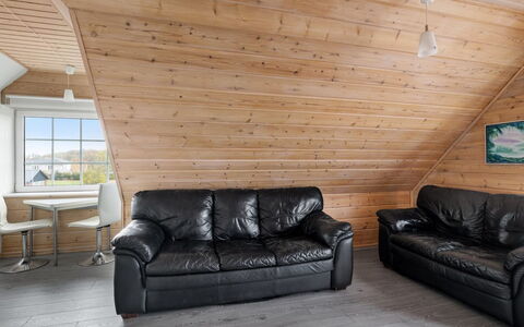 Romy - 450M from the Sea: Sol, Bois, Parquet, Sol, Meubles, Canapé, Design Intérieur, Salon, Revêtement De Sol Stratifié, Domicile