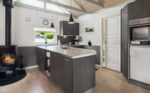 Nedelko - 30Km from the Sea: Cuisine, Appareil De Cuisine, Design Intérieur, Comptoir, Meubles, Principaux Appliance, Sol, Électroménager, Cabinetry, Plafond