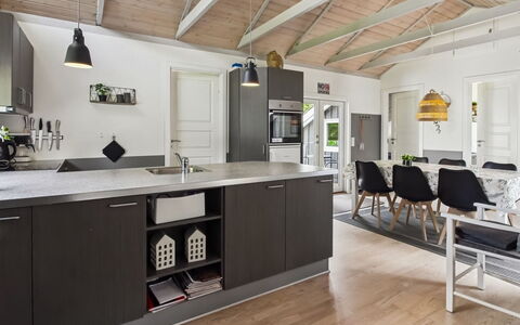 Nedelko - 30Km from the Sea: Meubles, Cuisine, Comptoir, Design Intérieur, Sol, Bois, Plafond, Appareil De Cuisine, Principaux Appliance, Cabinetry