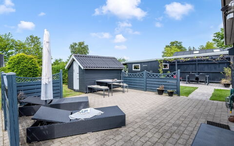 Nantje - 300M from the Sea: Domicile, Ombre, Jardin, Mobilier De Jardin, Cour, Chalet, Arrière-Cour, Aménagement Paysager, Pelouse, Biens