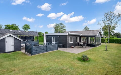 Nantje - 300M from the Sea: Maison, Domicile, Toit, Chalet, Pelouse, Biens, Jardin, Siding, Cour, Porche
