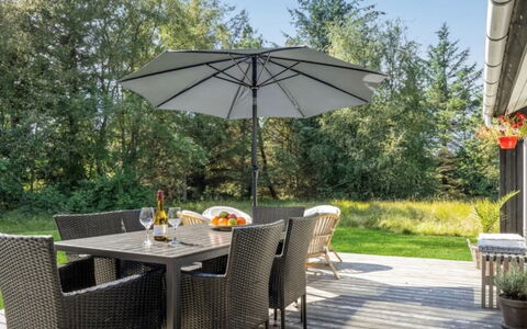 Quiana - 2Km from the Sea: Meubles, Mobilier De Jardin, Chaise, Table, Tableau De Plein Air, Table Cuisine Et Salle A Manger, Jardin, Parapluie, Ombre