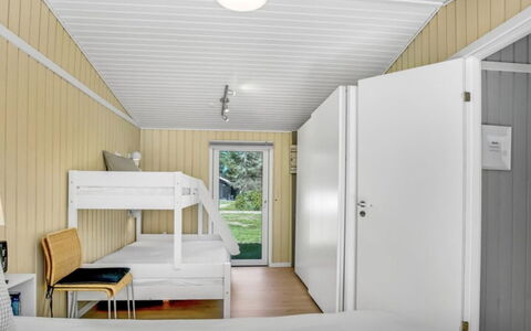 Quiana - 2Km from the Sea: Bois, Sol, Sol, Design Intérieur, Plafond, Chambre, Tache De Bois, Dur, Planche, Parquet