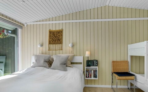 Quiana - 2Km from the Sea: Design Intérieur, Bois, Plafond, Sol, Sol, Chambre, Meubles, Éclairage, Pièce, Lit