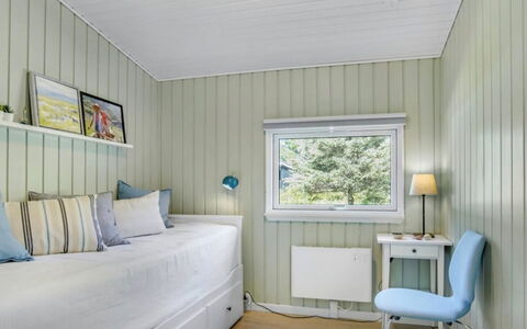 Quiana - 2Km from the Sea: Design Intérieur, Sol, Sol, Bois, Plafond, Meubles, Chambre, Lit, Pièce, Éclairage